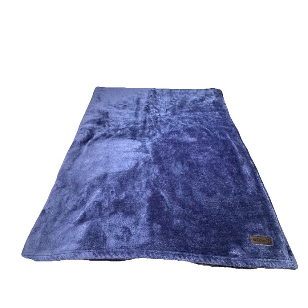 Columbia Super Soft Plush Throw Blanket Blue 50" x 60" Microfiber Fleece Relax - Picture 3 of 6